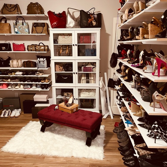 Meet your Posher, Haute Shoes & Bags - Picture 1 of 2